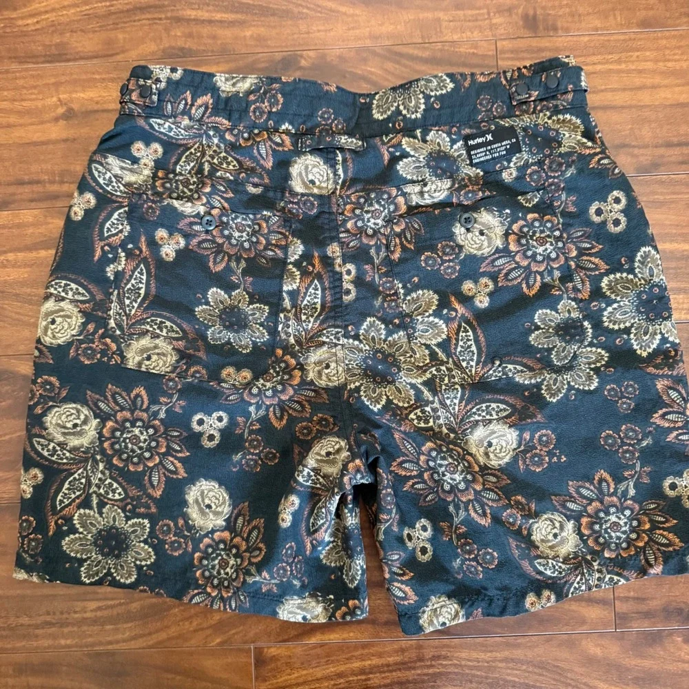 Hurley Men's Floral Hybrid Walkshorts Size 32‎ Black Baroque Surf Retro Style